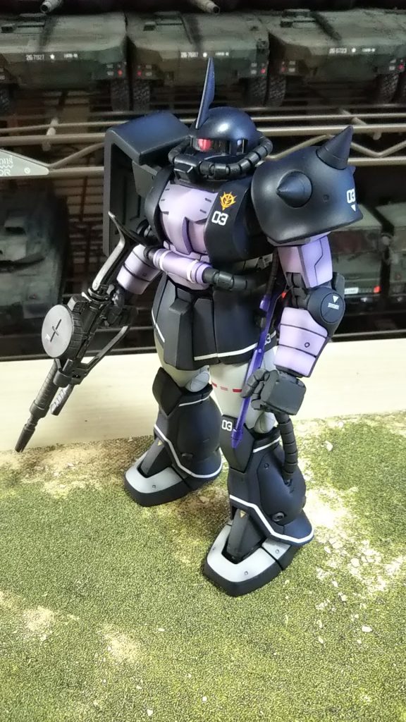 スパイク側黒は宇宙で目立たない（ドム量産にあたりカラーは黒い三連星を意識したという噂を💦）