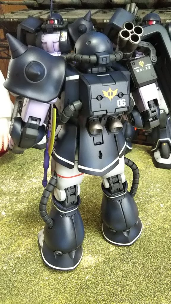 うしろ💦長細いデカール貼りは苦戦の連続💦なじみにくい、水すわせにくい💦よく千切れる💦イメージより多少ズレる💦良い修行に成増