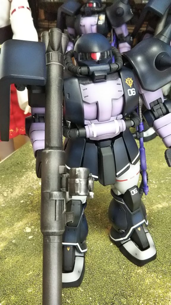 バズーカ装備にしましたが…02のマッシュ機と変化に乏しいですね💦ドムやリックドムがなんとなく黒いのは黒い三連星の影響と聞いたやうな💦