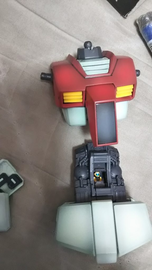 このキットにはパイロットが付いています💦