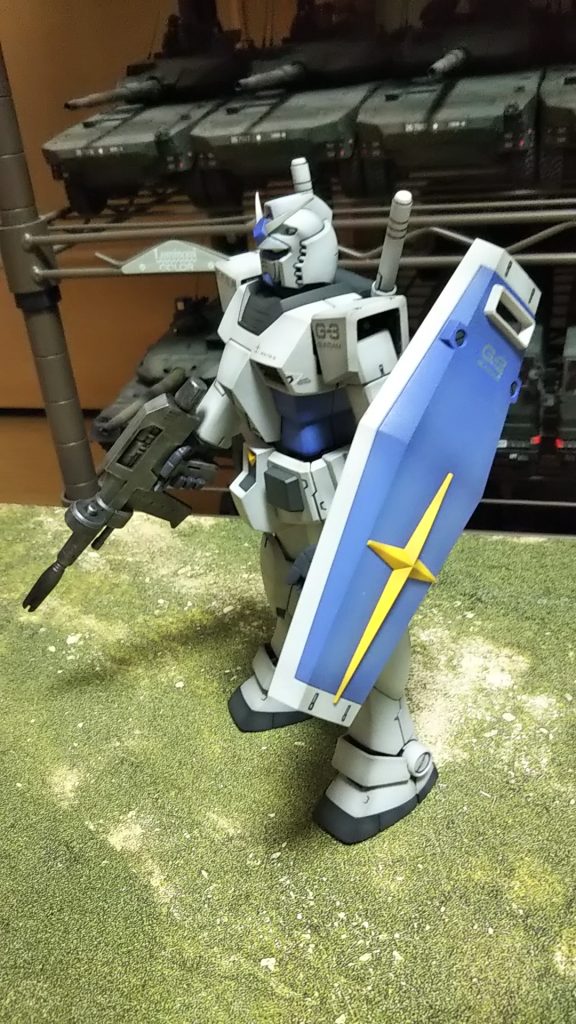 スモークグレーを薄めて優しくシャドー入れしました