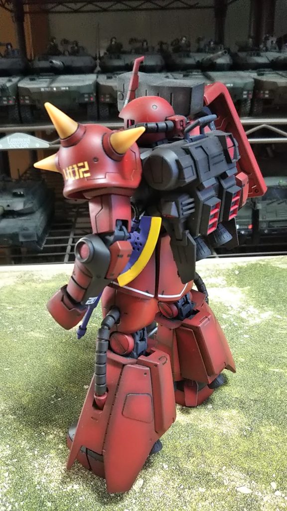 斜めうしろ💦ヒートホークは、紫