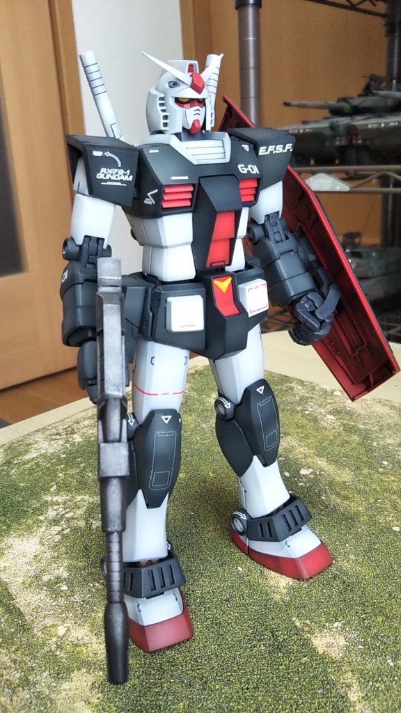 ななめ前（ビームライフルのデザインが）