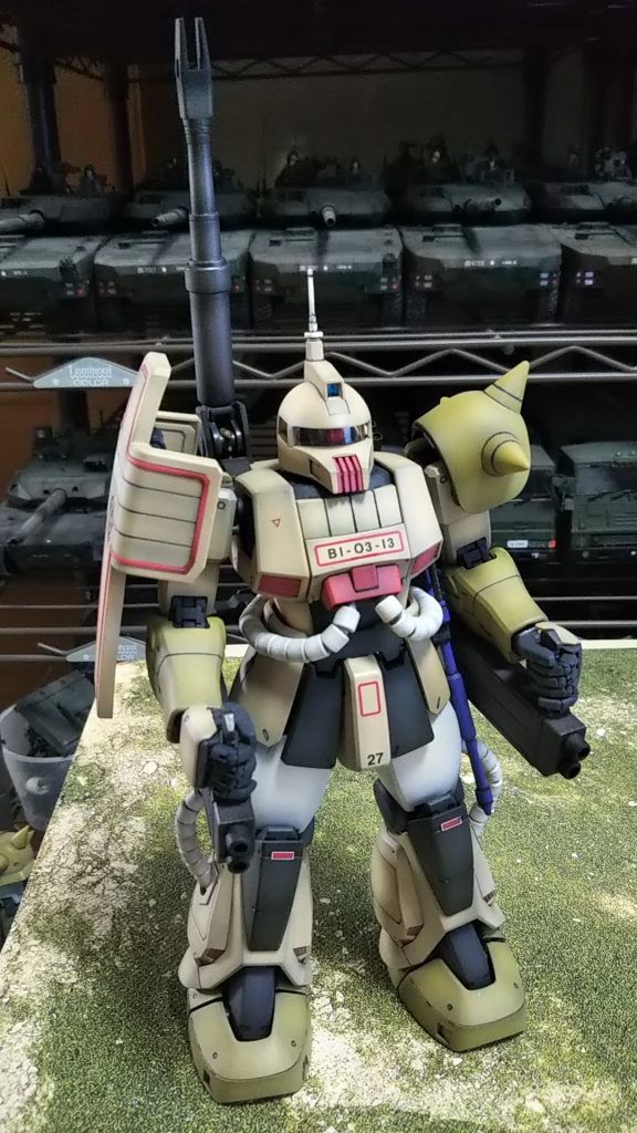 武器はメタルブラック、焼鉄色グラデーションでなぜか砲口はすすけたブラックです（作風）