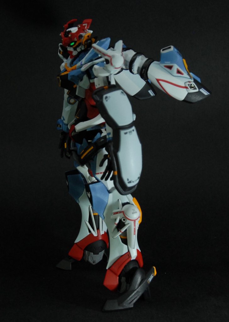 バックパックスラスターは金属パーツに置き換え。そういえば、目の塗分けもできなかった（技量不足）ので、デカールに蛍光塗料を塗ってます。眼のまわりに黒い縁があるのでエナメルのふき取り方法ではうまくできそうになかったんですよね。皆さんどうしているんでしょうか。