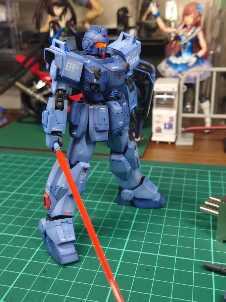 肩とアンクルガードだけスジ彫りしてます