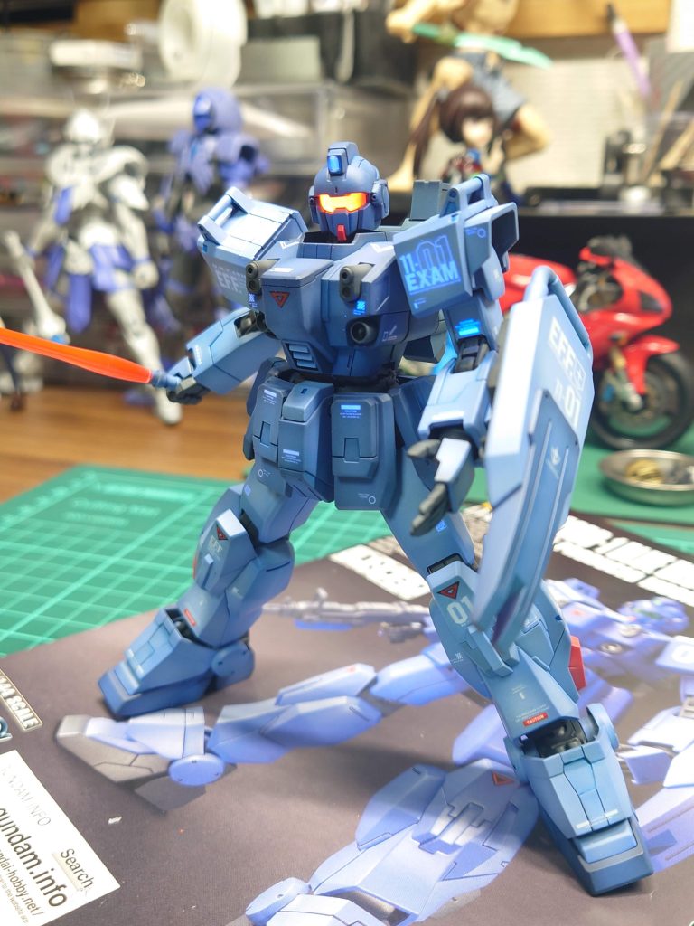 ブラックライトでデカールが光っちゃいました(;・∀・)