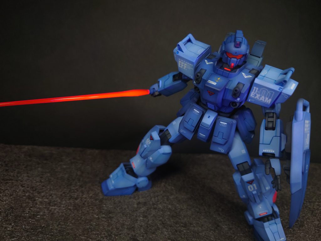 1号機はビームサーベルが似合いますw