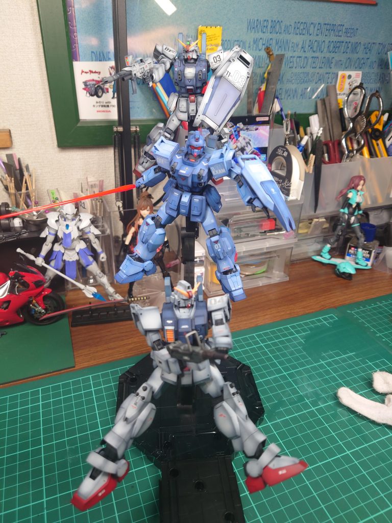 オマケトリプルアクションベースで陸ガン、1号機、3号機を並べて飾ってみました(・∀・)