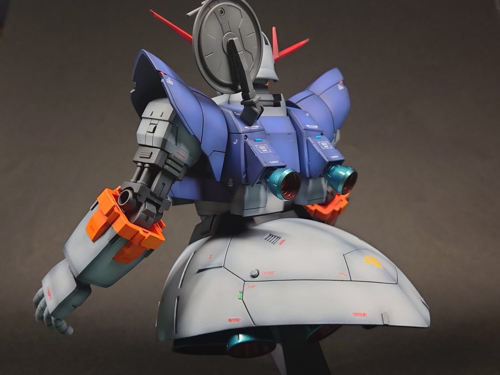 背中は公式ビルダーズパーツのバーニアを付けています。ほぼ無改造ですがジャストフィット!!