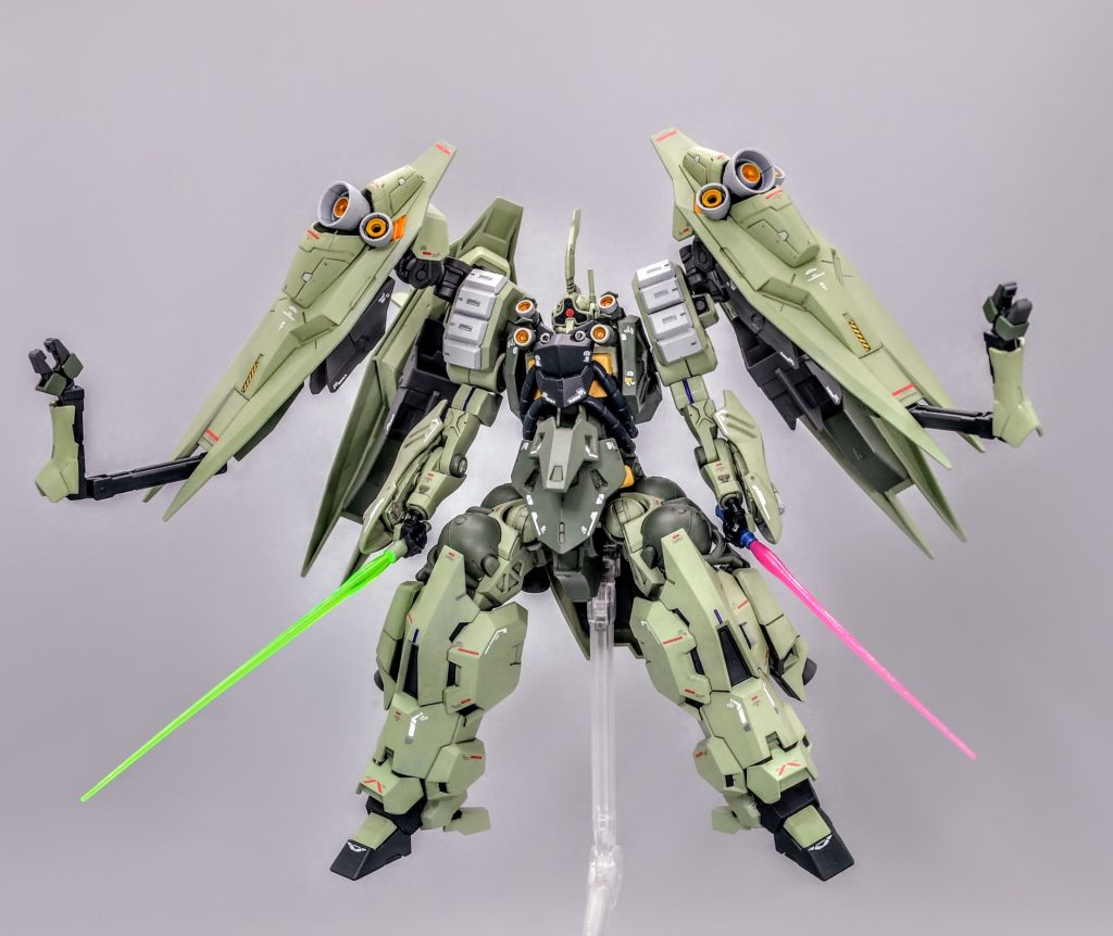 《まとわりつくな⋯！重いんだ⋯》リゼルのサーベルを把持しているシーンが好きなのでMG化の際はぜひこのシーンをパケ絵に⋯！実は完成後にクシャトリヤには隠し腕があることを思い出して急遽用意しました 