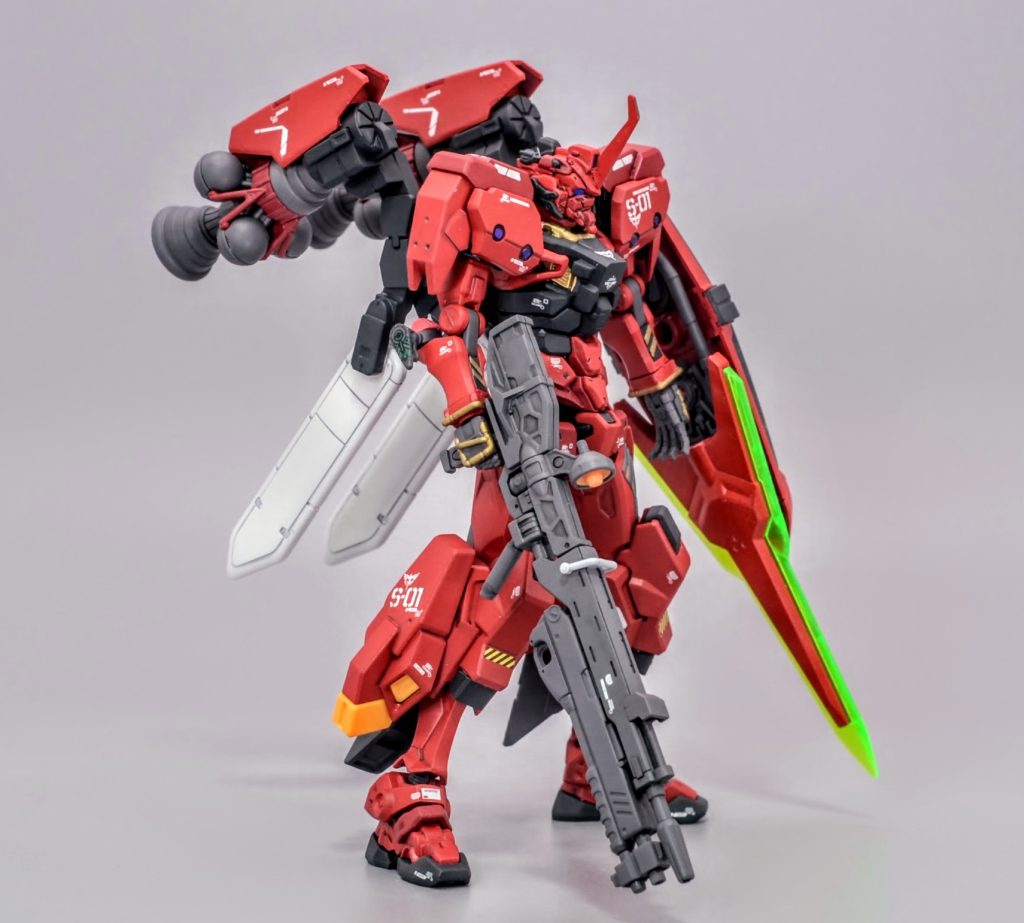 脚部、肩部、バックパックに高機動ユニットを搭載し、機動力が大幅に強化されている設定です