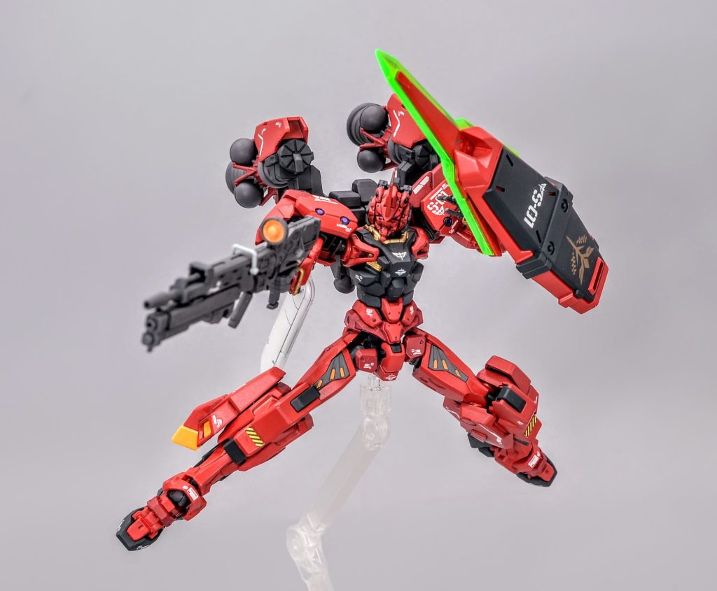 操縦はサイコミュを用いたインテンション・オートマチック対応型です