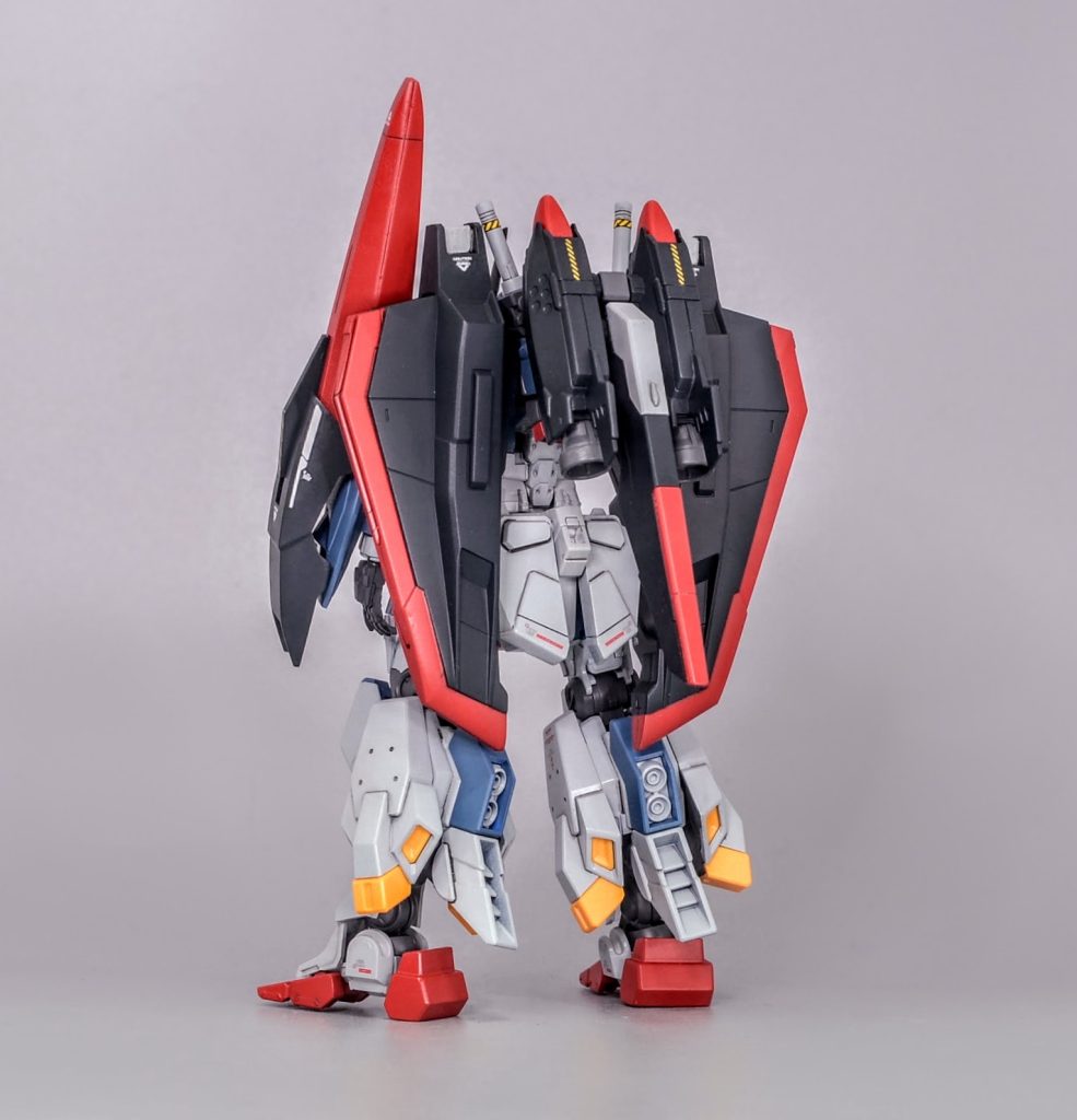 ゲルググをベースにしたプロトZをもとにバイオセンサーやムーバブルフレームなどの新技術を投入し完成した設定ですバックパックはフライングアーマー装備で、地球への降下強襲が可能です