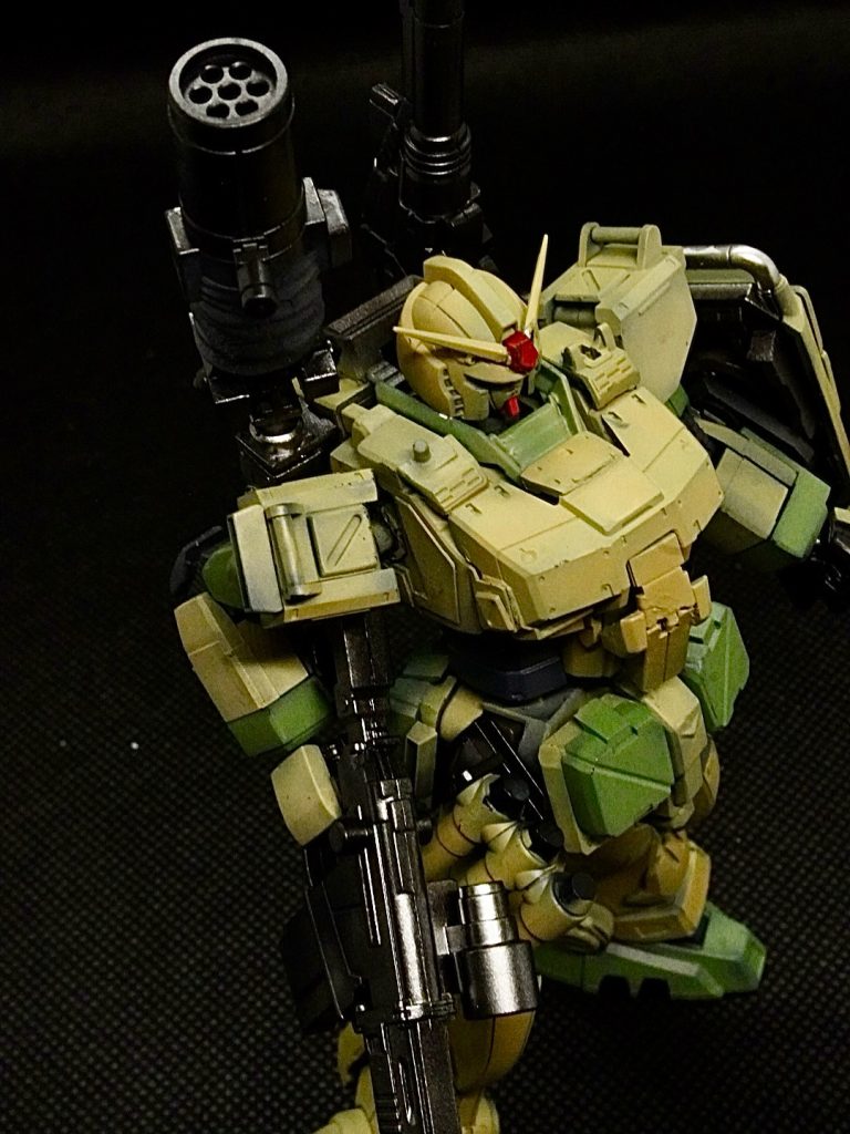 ガンダムもジムスパルタンの胸部アーマーに換装。NT-1 のチョパムアーマーみたいになるかなーと思ってたのですが、鳩胸になりすぎました。フルアーマーより大胸筋デカい。