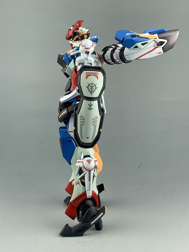 細かい塗り分けは筆塗りを多用しています。水性塗料を塗り、はみ出た部分は洗剤で落としました。