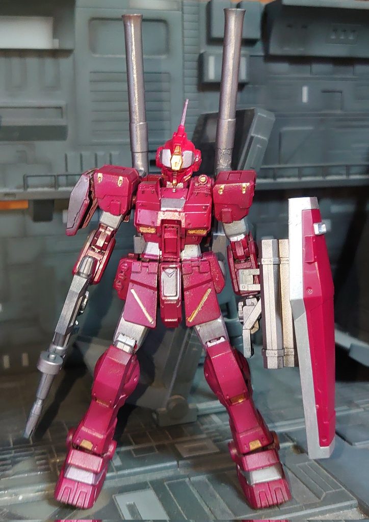 本来は右腕にサーベルラック付けてた状態のはずが塗装後外そうとしたら塗装に使ってるクリップのバネで飛んで行ってしまい現在行方不明に・・・・