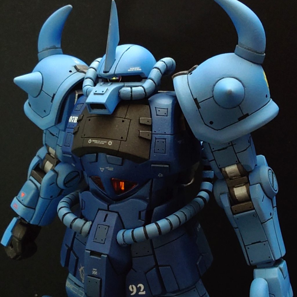 毎度ですがモノアイをドームに、合わせてモノアイレールの幅詰め。そしてスジボリ多めでRG風にしています。製作記としてブログにもまとめています。ご興味があればこちらからご覧ください。https://ajimaru.org/plasticmodel/hg-gouf-build/なにか製作に参考にしてもらえれば幸いです。