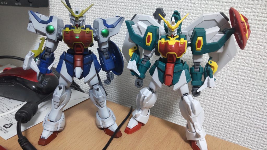 以前作成したシェンロンガンダムと並べてみました