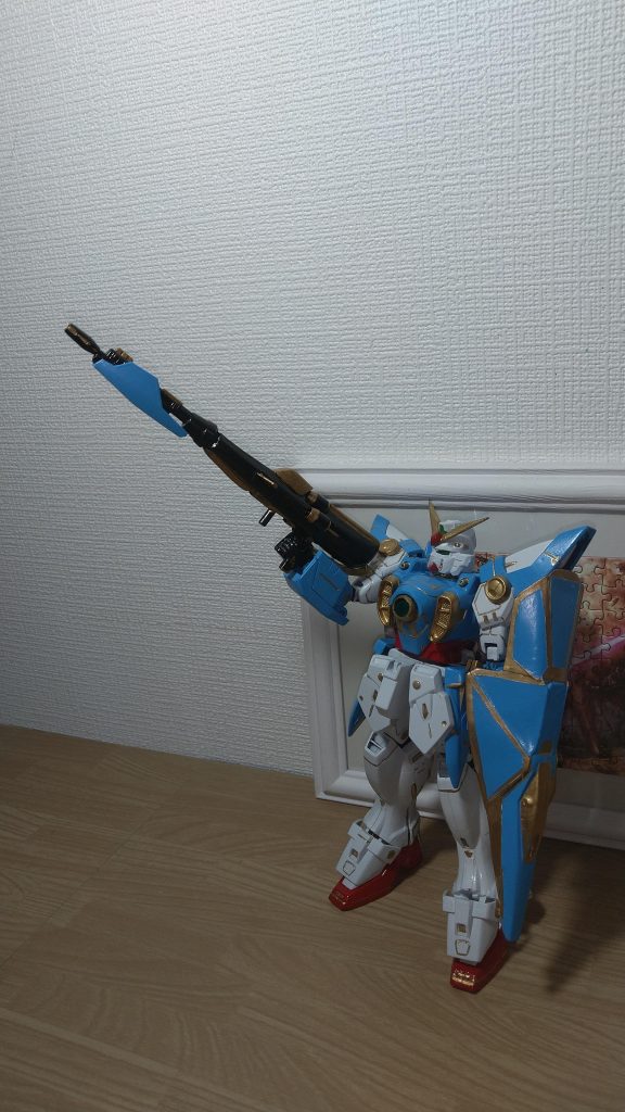 バスターライフル風ビームライフルジャンクパーツとプラ材を組み合わせ制作。塗装前はなんだかわからない感じだったのですが案外、バスターライフルっぽく仕上がりました。