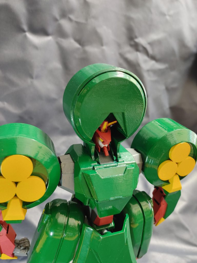 輪っかの中にスラスター側をズラして、頭を格納します。