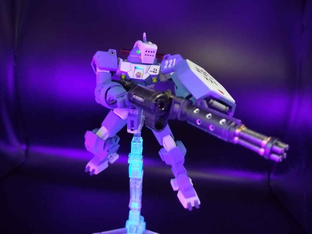 暴徒鎮圧用ガトリングガン。極東に基盤を持たないブリオン社が軍需産業へ食い込む為、警視庁に供与。通常は特車2課の0番ハンガーに封印されている。余りの破壊力の為、黒いレイバー事件の時でさえ使用は控えられた。2課のトリガーハッピーが気づけば狂喜乱舞する装備である。