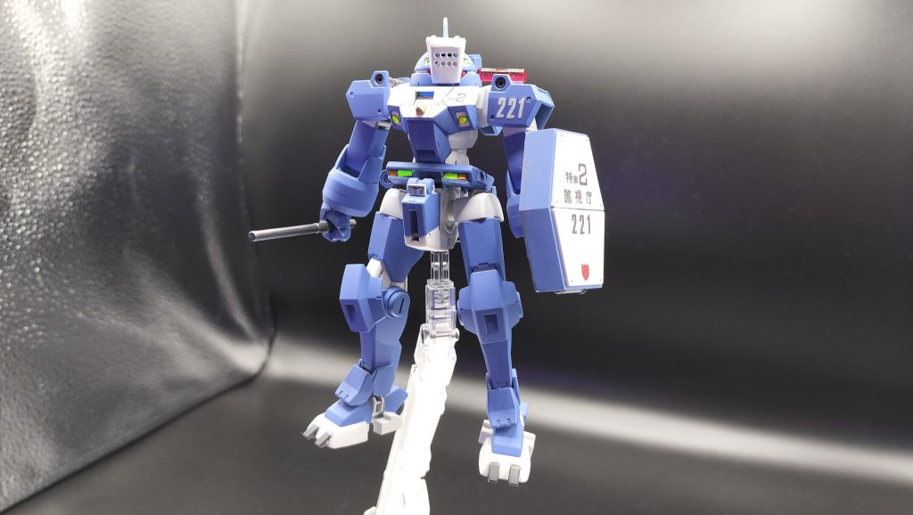 ブリオン社製、警察用パトスーツ。作業用モビルスーツ・デミトレーラーをベースに、人型に近い形態であらゆる事態に対応できる汎用性と、建設作業にも使用される大トルクを見込んで、暴走モビルスーツを制圧する格闘性能の向上を目指して開発された。電磁警棒(スタンスティック)、電磁サスマタ、小型シールド、機動防盾を装備。