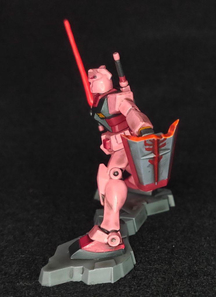 シールドはジオン軍紋章と切られた後の断面の塗装に力を入れました。