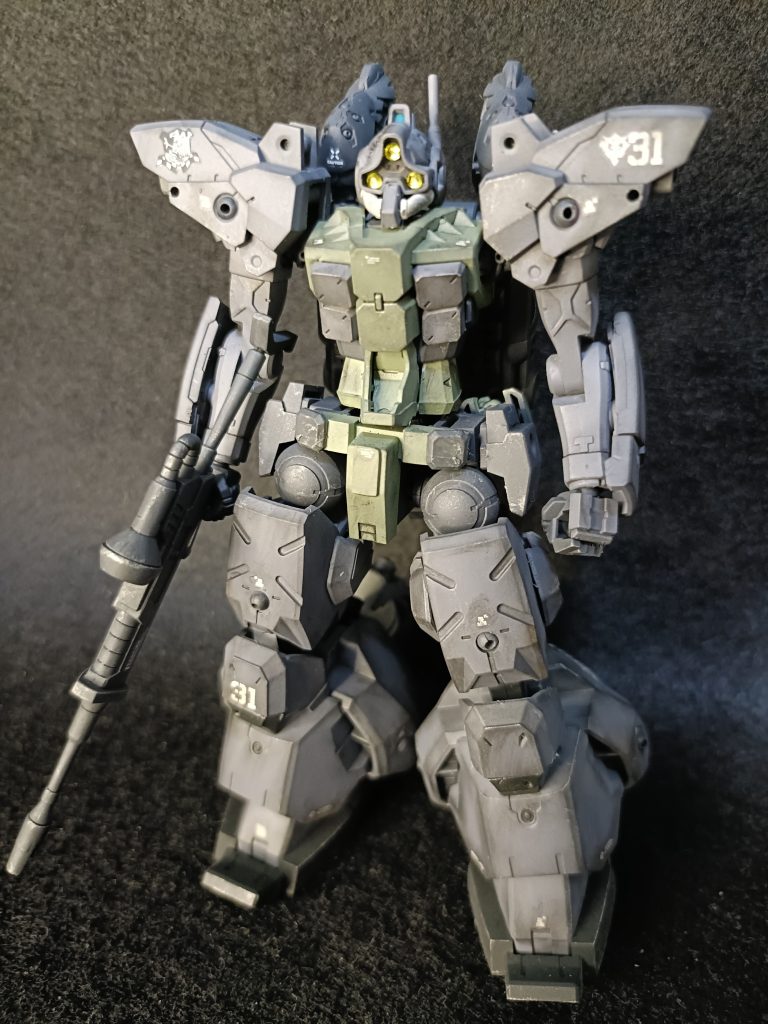 ゲルググ(GQ)をジオンのゲルググらしく、30mmを生贄にミキシングしてみました。30mmレヴェルノアに多くある3mm穴にはビーズを仕込んで制御スラスター風にしてます。