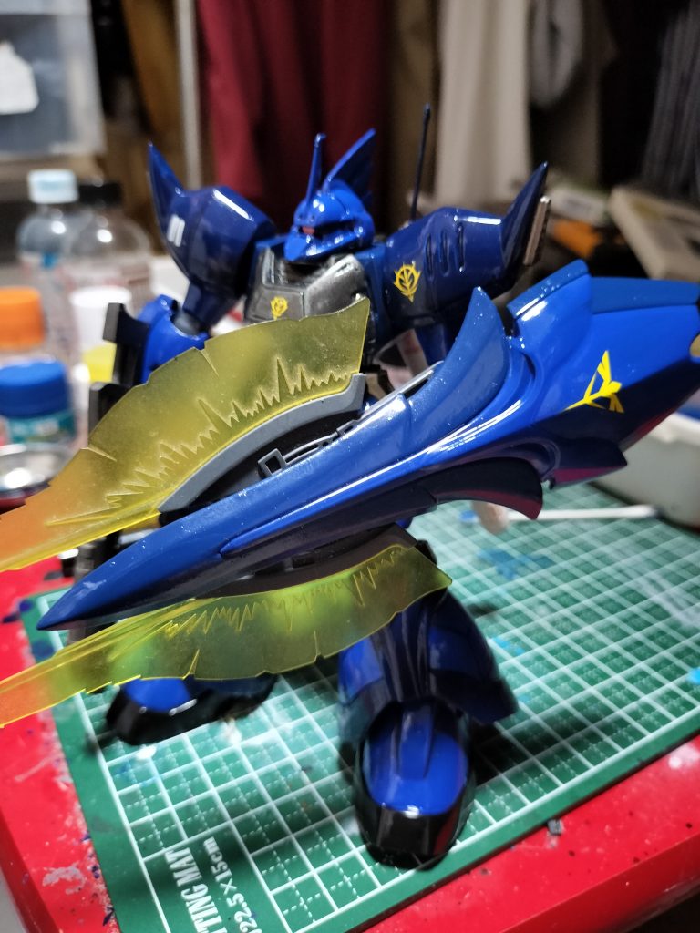 という訳でなんて言うんだろうこれ。ビームトマホークかなシールドは水性筆塗りで結構上手く塗れたかなと思います😊