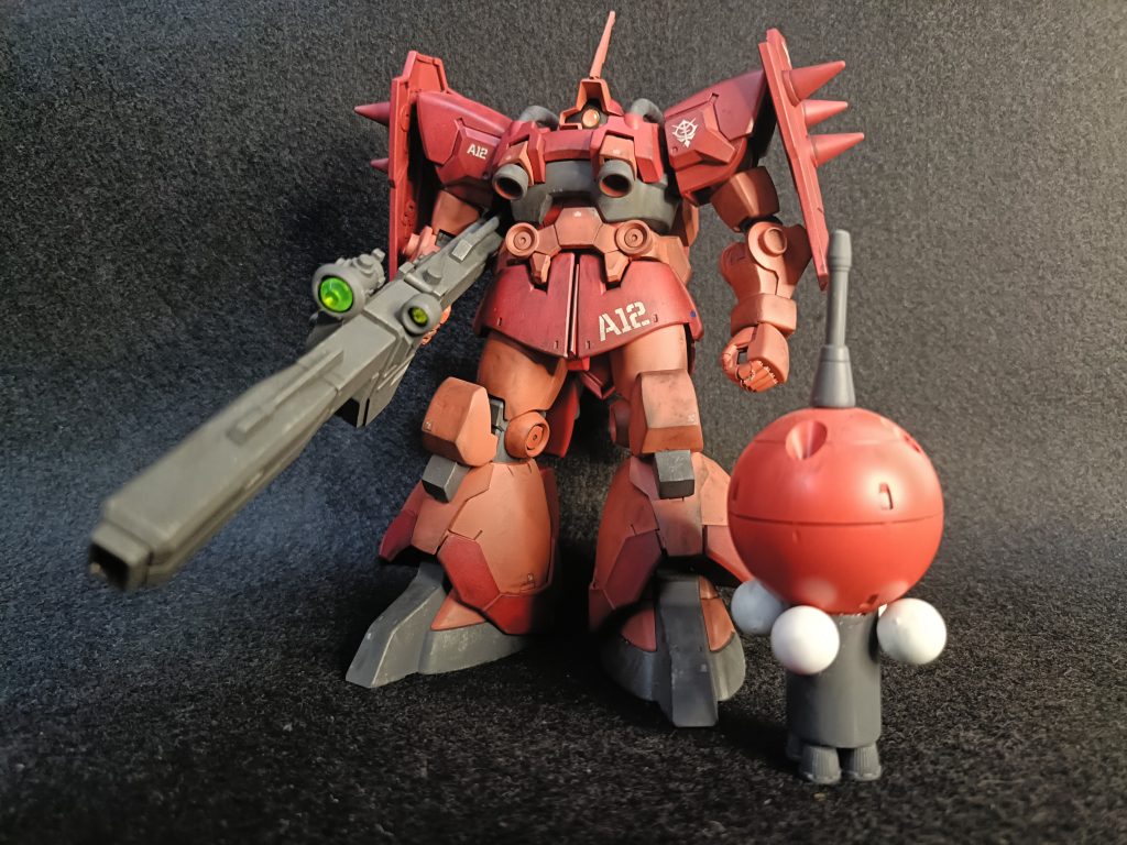 赤く塗られたチェーンされたドムは、連邦にとって悪夢であった。高火力の対艦ビームバズーガー、NT兵器ビットによるオールレンジ攻撃はまさに必殺であった。
