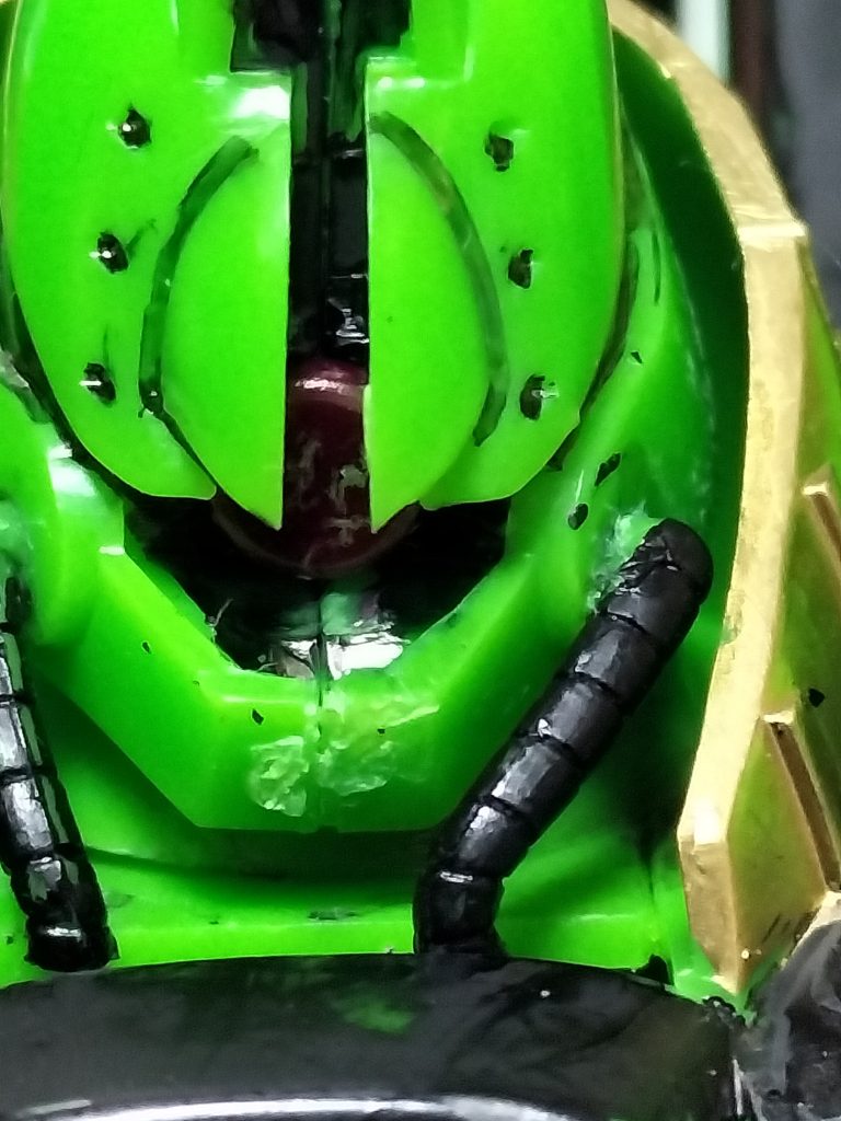 目の中心部分はメタリックピンクで塗装しました