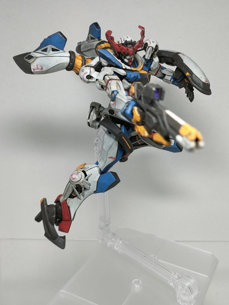 アクション!!ビームライフル!!やはり最近のガンプラはアクション決まってパネェ〜。