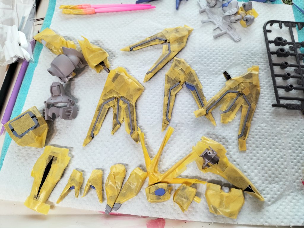 制作途中の一枚。全作業時間の半分くらいは、マスキングしてる時間だと思います。背中の羽根が特につらかった・・。ここから下は、以前作った撮影用ジオラマで撮ったものを載せてみます。