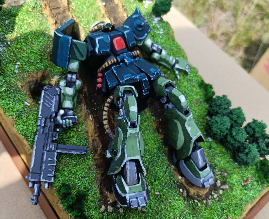 土台はセリアスタイロフォーム、土はダイソー石粉粘土、ダイソージオラマ草、樹木はアマゾンで購入しました。