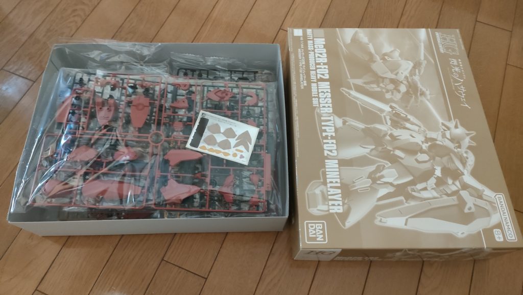 作品名：メッサーhgマインレイヤー装備来ました<p>待ちに待ったメッサーhgマインレイヤー装備が到着しました。パチ組み始めようかと思いましたが、指揮官機カラーよりこちらの方が好きな為、成形色やボーナスパーツの左平手とマインレイヤー装備をしばし眺めて、満足したのか気が付いた […]</p>