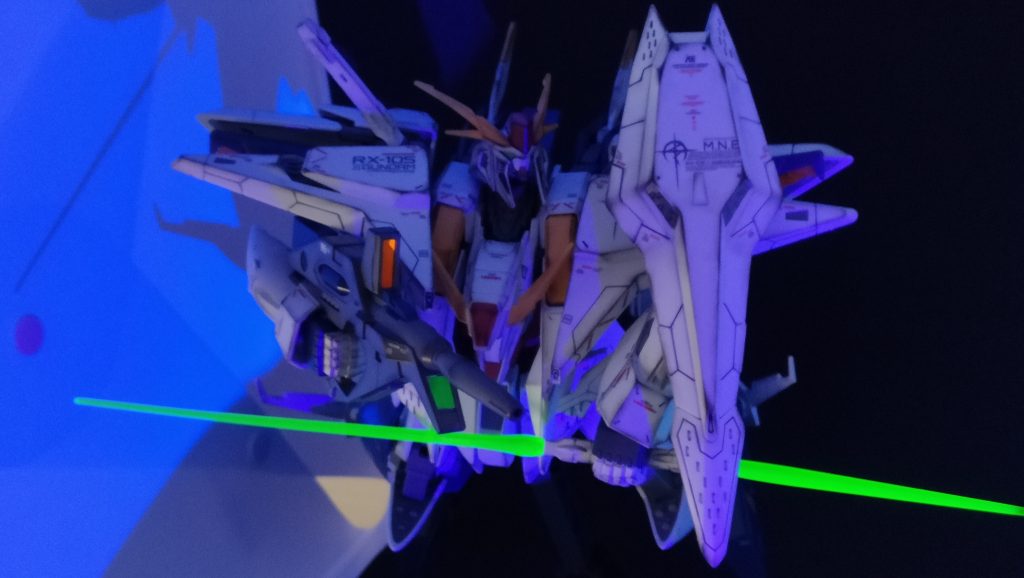 ちょっと撮り直しました。クスィーhgの可動域を少しあまくみていたかもしれません💨色んな所がちゃんと動きますね✨これで緊迫した警戒心増々の感じが劇中にだいぶ寄せれたのではないかと思います✨「 レーン・エイム!!   潔い男!!   」 