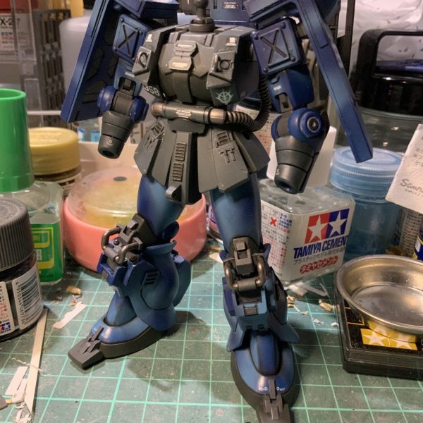 下半身を無心で作ってたら、途中の写真を撮るのを忘れてましたー😅ほぼ完成に近づきー😃あとは、デカールとトップコート、ウェザリングですね。そして、最終装備の装着ですー😁なので、あとは完成投稿になるのでラストスパートですー👍