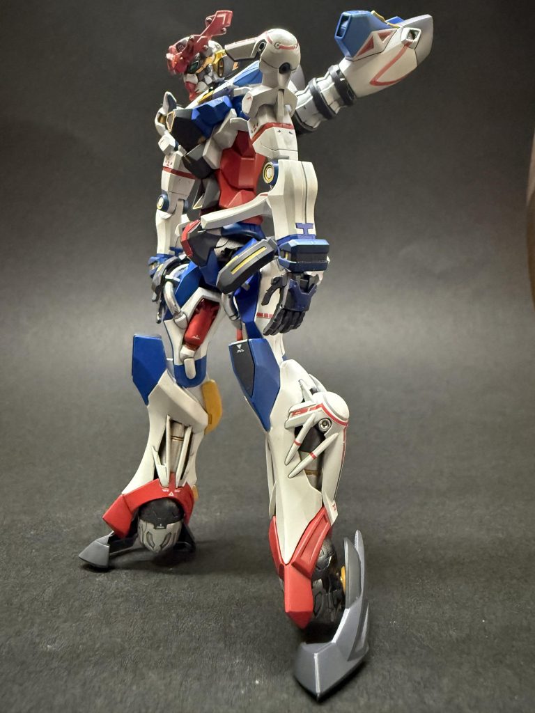 反対サイド、足の中のタンクっぽいのをシルバーで塗ってみました。