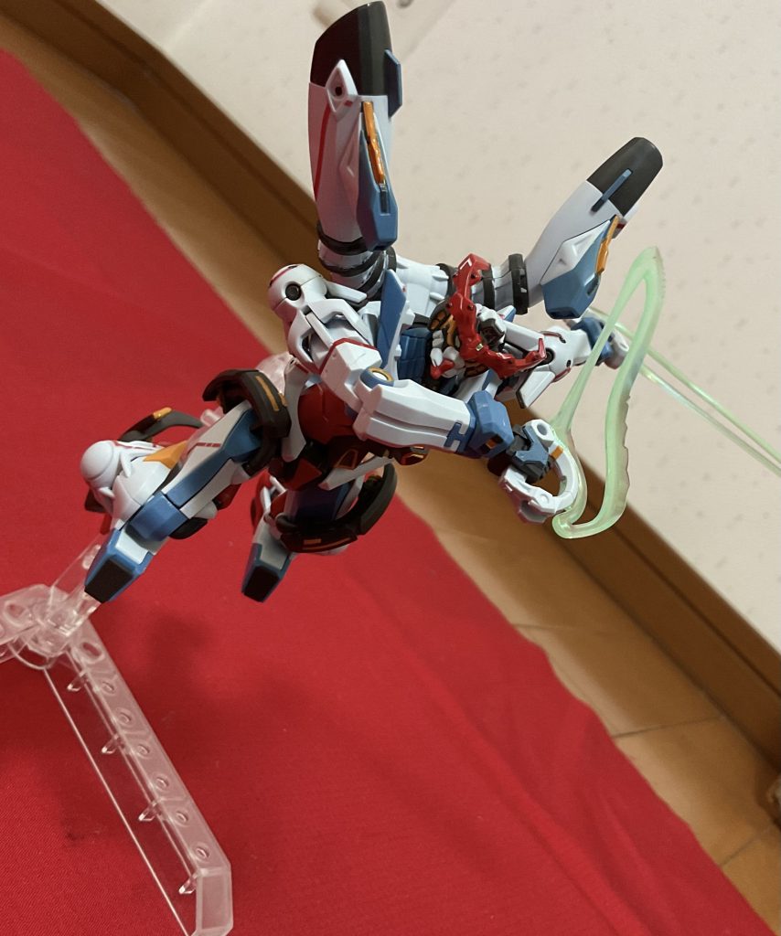 サイコミュ起動時の頭部。額のセンサーや目の周りもしっかり塗り分けています。