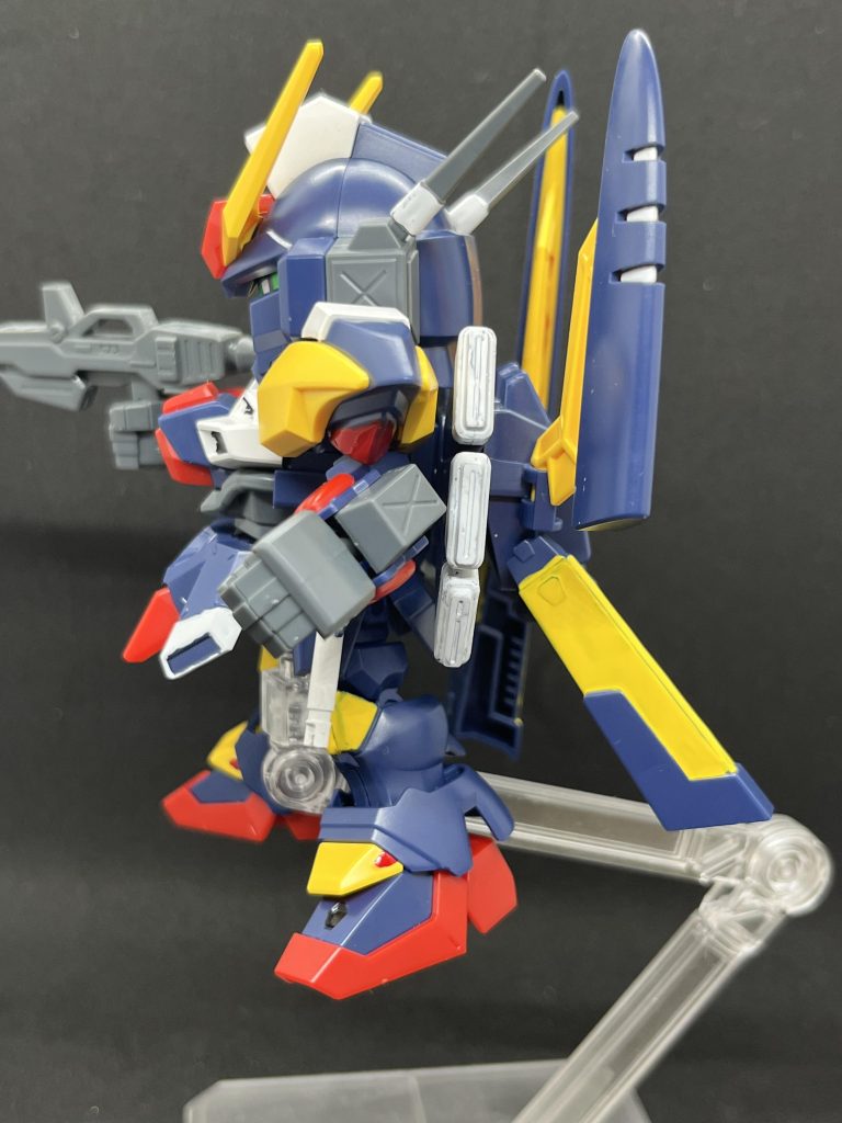 プロペラントタンク？の黄色部分を塗装してます。アッセンブルカラーを直塗りしたんですが綺麗に塗れてます。