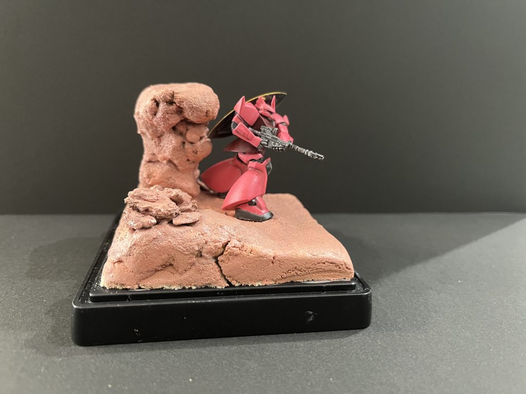 シャア専用ゲルググが地上戦してるのはテキサスコロニーだけなので、なんとなくそれらしくしました。テキサスコロニーはなんであんなに暮らしにくそうな環境をわざわざ再現してるのか、改めて疑問に思います。