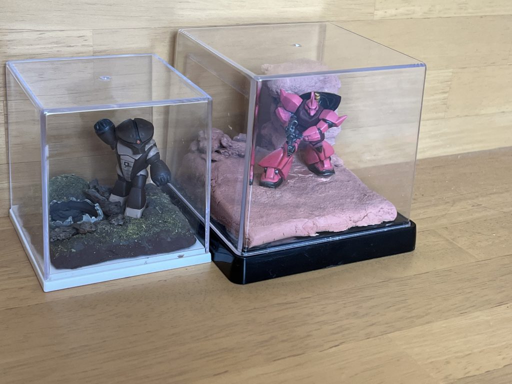 ケースの規格が揃わなかったので、はじめに作ったアッガイよりも一回り大きい8cm角です。チョコサプなら7cm角（アッガイ入れてる方）が、ピタッとしてて個人的には最適と感じました。どんどん作りたいところですが、肝心のチョコサプが店頭にありません…。8月下旬には私の周りのお店からは姿を消してしまったので、次作れるのはいつになるやら。