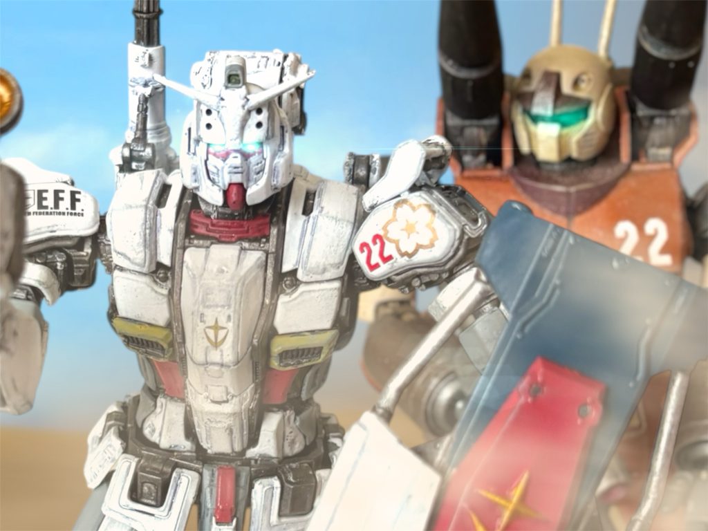 『無事だな。』「少尉、なんで!?」『分からん、君に呼ばれた気がして、合流したが、どうやら正解だったらしい。』 そんな、何の根拠もない理由で来たと言うのか。事前に打ち合わせた作戦を無視し、持ち場を放棄してまで。「少尉……!」出撃前の乙女チックな約束の履行に、軍人としての呆れと、先ほどまでの緊張と、妙な愛しさとがない混ぜになって、胸が詰まり言葉が出ない。 ヘントに随伴してきたらしいジムも追いついてきた。ヘントは2機に、乱戦になっている味方の支援に加わるよう命じると、ミヤギに通信を送った。『あの増援は我々でやる。いいな。』「了解。」体に、力が満ちるのを感じる。今なら、見える。感じる。「