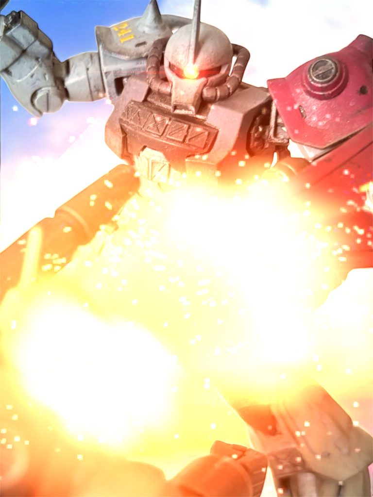 「連邦の、ニュータイプっ!」 自機の左腕を押さえつける、敵機の右手を何とか振りほどく。そのまま目の前のキャノンの銃口目掛けてガトリングを打ち込んだ。砲身の中で互いの砲弾が暴発し、激しい爆発が起こった。自機の左腕が拭き飛んだが、キャノンタイプは右肩から頭部に掛けて盛大に火を拭いていた。