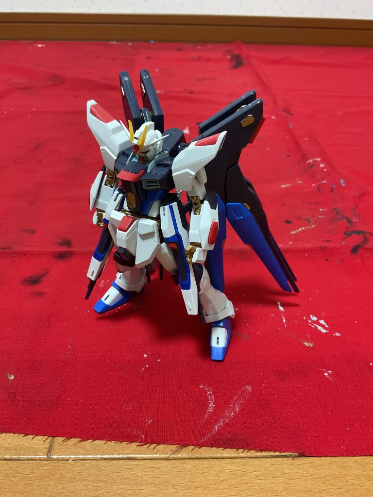 今回は関節の金と部分塗装をしました。関節以外にもドラグーンの一部などに金を入れています。