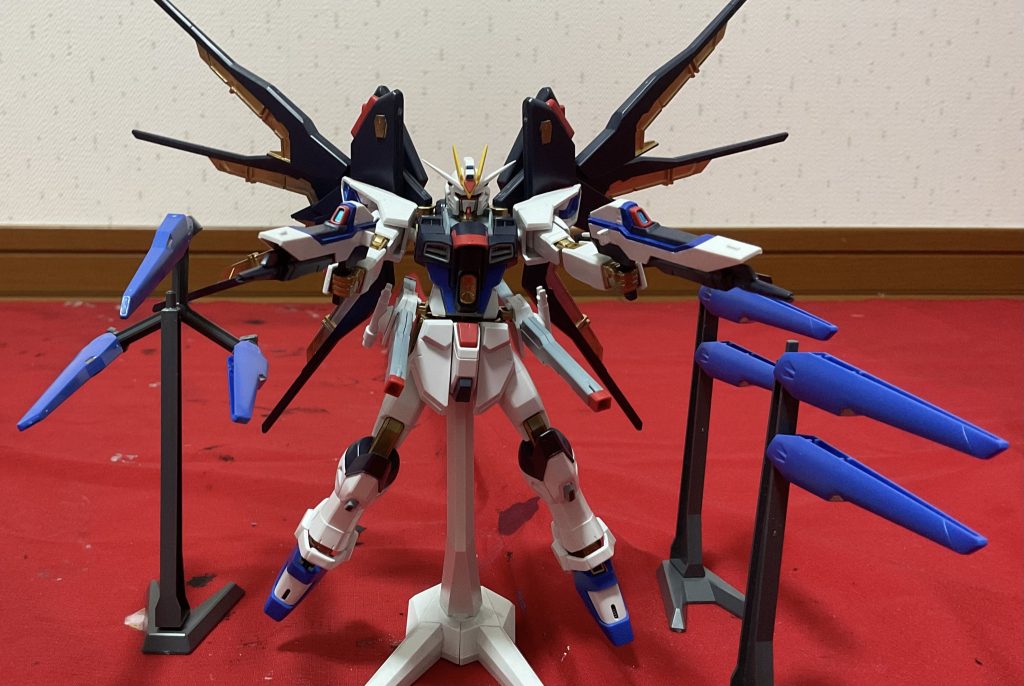 フルバースト。ドラグーン用のスタンドを持っていないのでhgフルアーマーユニコーンのものを使ってそれっぽくしました。