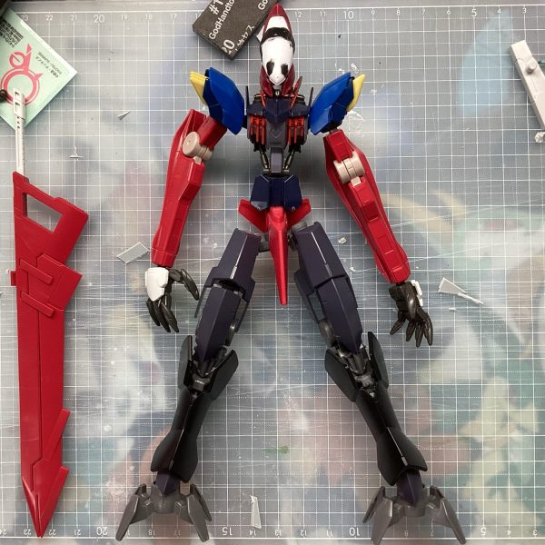 初投稿　初改造です！初めて作るガンプラのコンセプトは、近接戦寄りの万能機という位置付けで製作中しようと考えています。バックパックや、射撃武器はまだ模索中なのでスクラッチをして作るかも知れません頭を2.4mm 脚を8mm延長しています手探り状態なのでアドバイス等があればコメントに書いていただけると嬉しいです  
