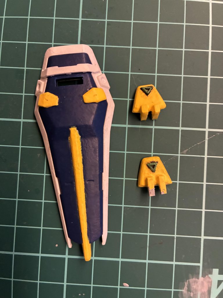 黄色と青はスポンジ塗装です。うーん、まだまだ練習が必要です。黄色の筆塗りはいつも苦戦してるのでが、スポンジ塗装の方が可能性を感じました。黄色は今後もスポンジ塗装で進めてみようとおもってます。 最後までご覧いただきありがとうございました。