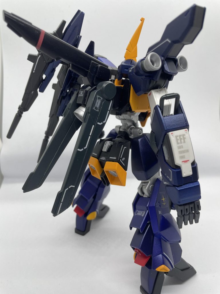 GBU（ギガント・ブースト・ユニット）は近接戦を打撃で行う為、実は整備兵が苦い顔をする、「マニュピレーターで殴るなんて！」バックパックはジェガン系列の先祖だからまぁ大丈夫でしょの考えで付けました